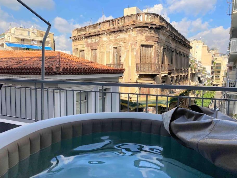 Openair Hot Tub/Big Balcony/Great Boutique Apt Афины Экстерьер фото