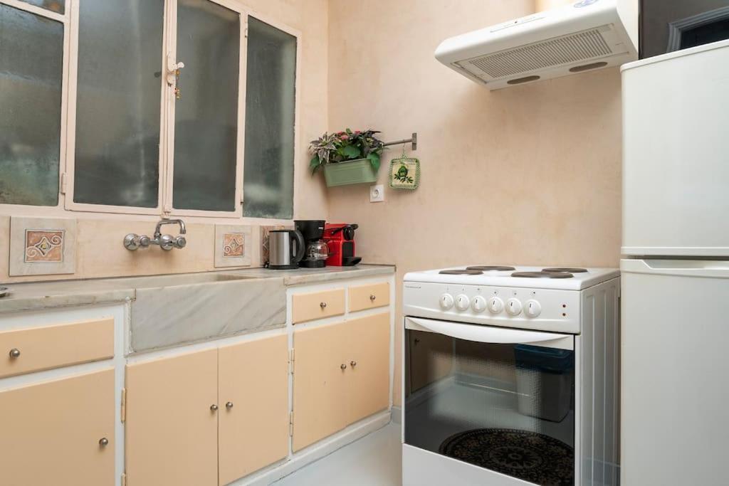 Openair Hot Tub/Big Balcony/Great Boutique Apt Афины Экстерьер фото